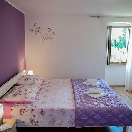 House Toni 1102